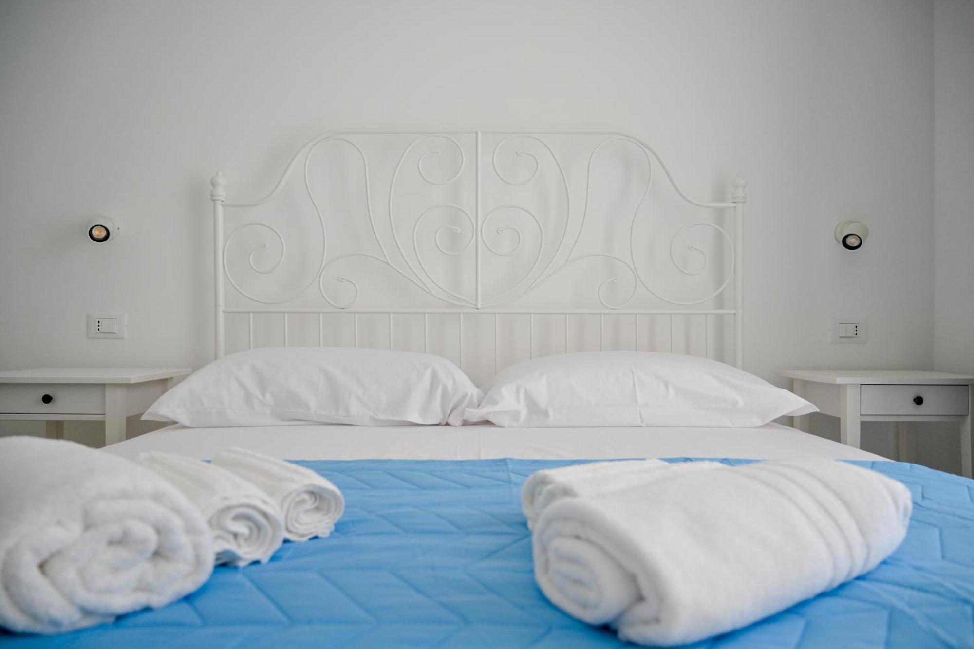 B&B Dreaming Avola Bagian luar foto