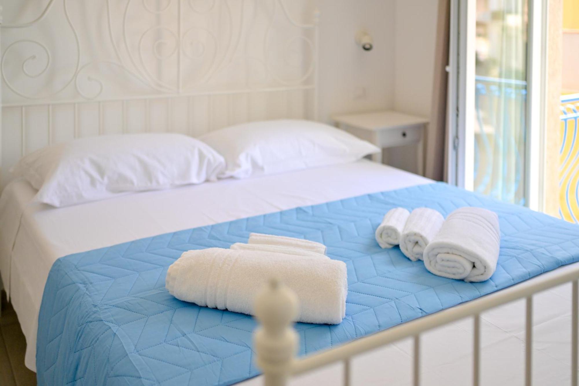B&B Dreaming Avola Bagian luar foto